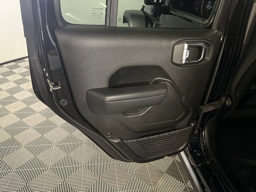 Used 2025 Jeep Wrangler Unlimited Rubicon 4xe w/ Convenience Group AWD/4WD image 27