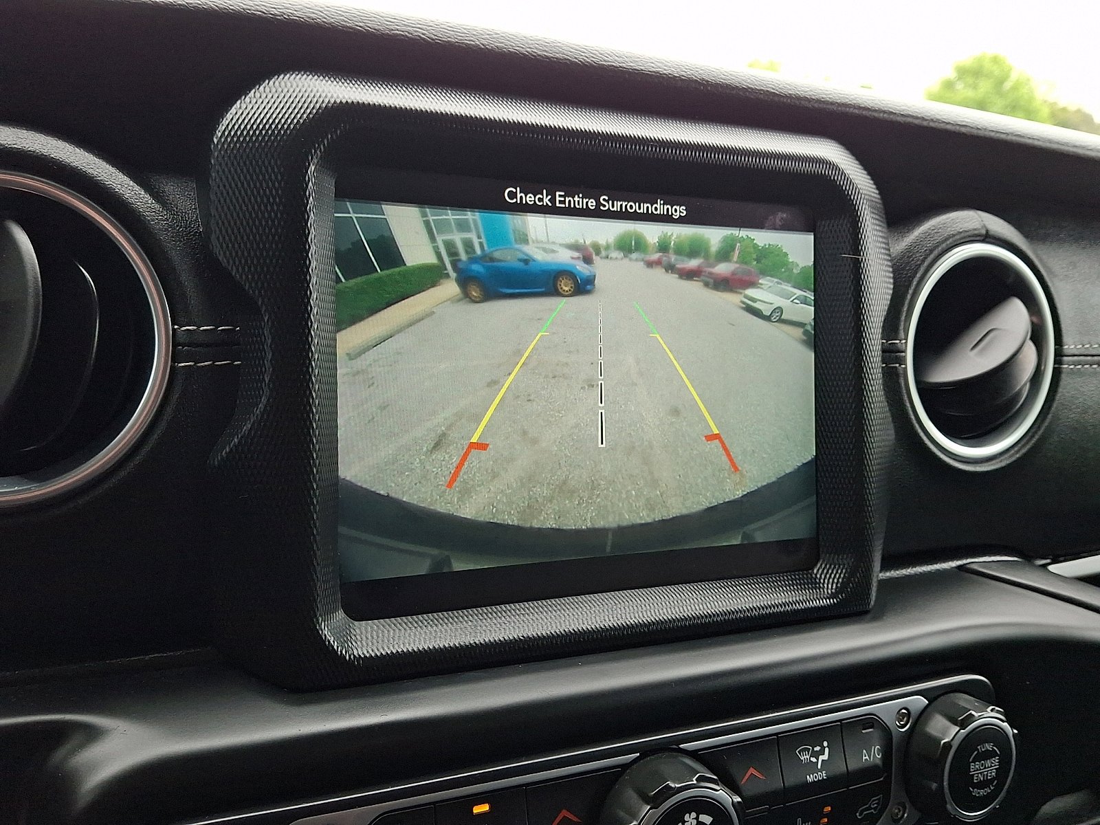 Used 2018 Jeep Wrangler Unlimited Sahara AWD/4WD image 18