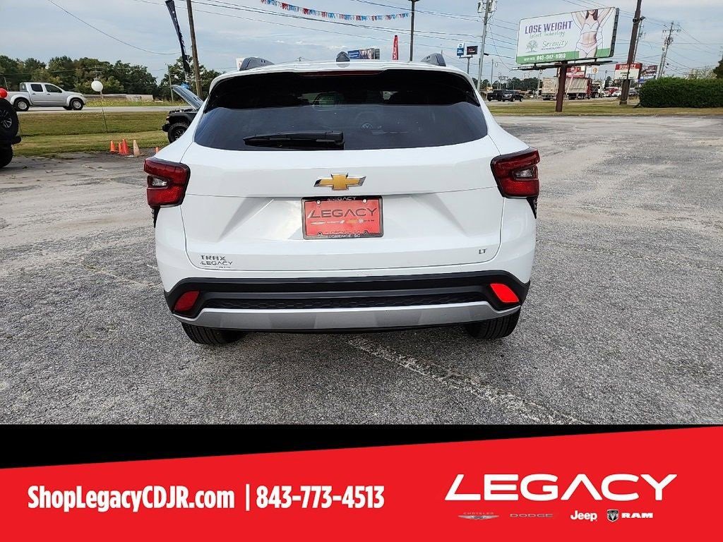 Used 2024 Chevrolet Trax LT image 8