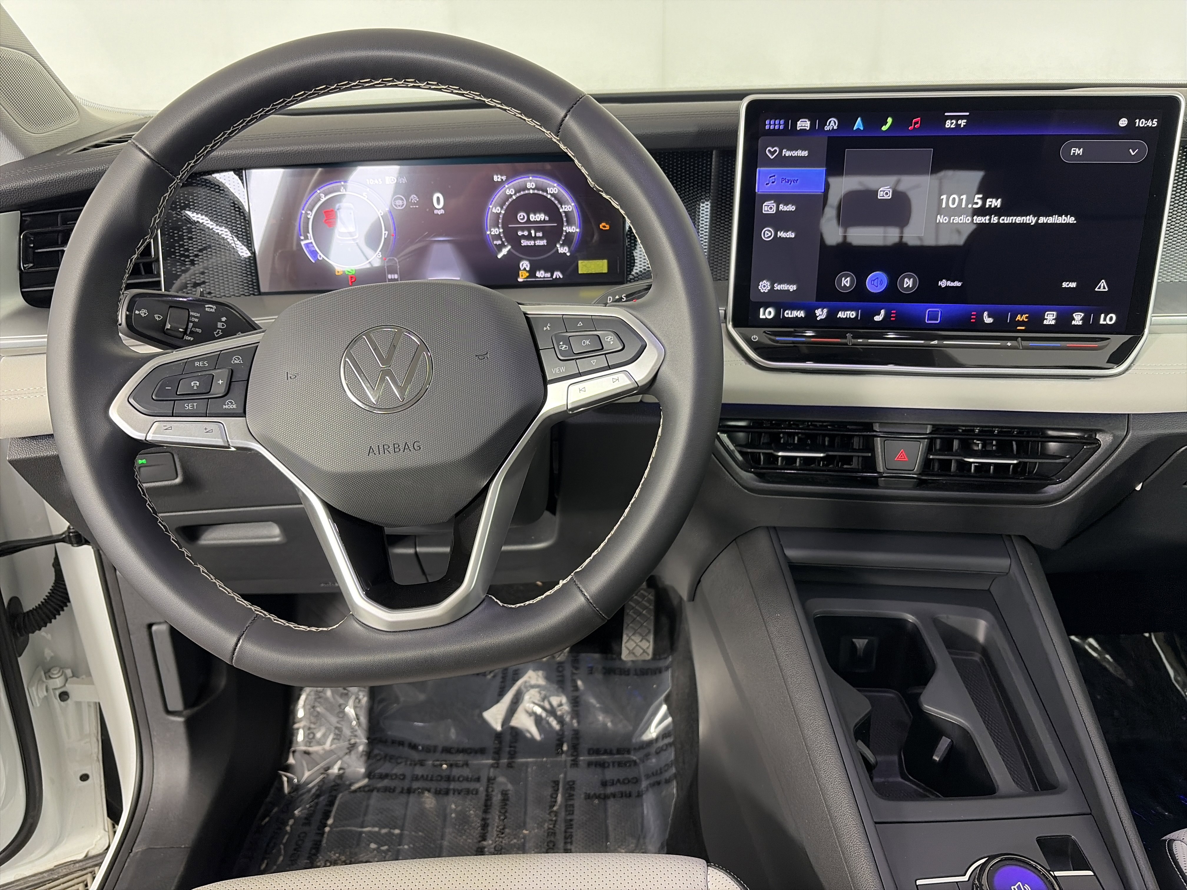 Used 2025 Volkswagen Tiguan SE w/ Panoramic Sunroof Package AWD/4WD image 3
