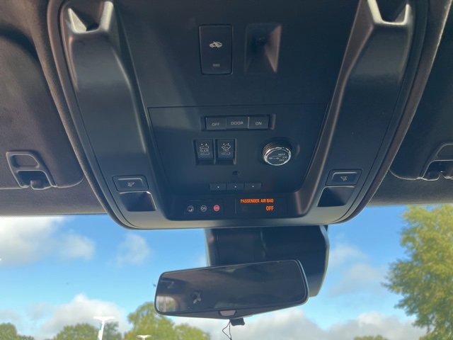 Used 2020 Cadillac Escalade Platinum image 30