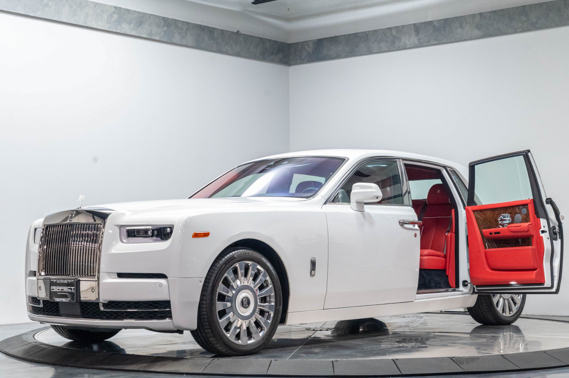 Used 2019 Rolls-Royce Phantom Sedan RWD image 2