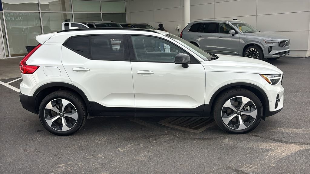 Certified 2026 Volvo XC40 B5 Plus AWD/4WD image 28