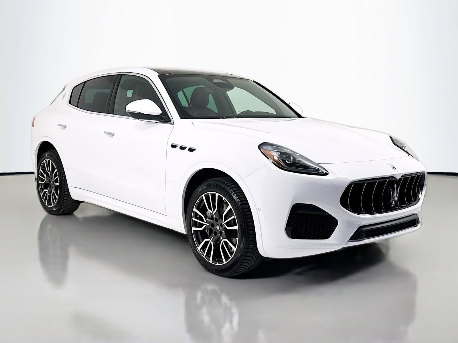New 2025 Maserati Grecale GT image 1