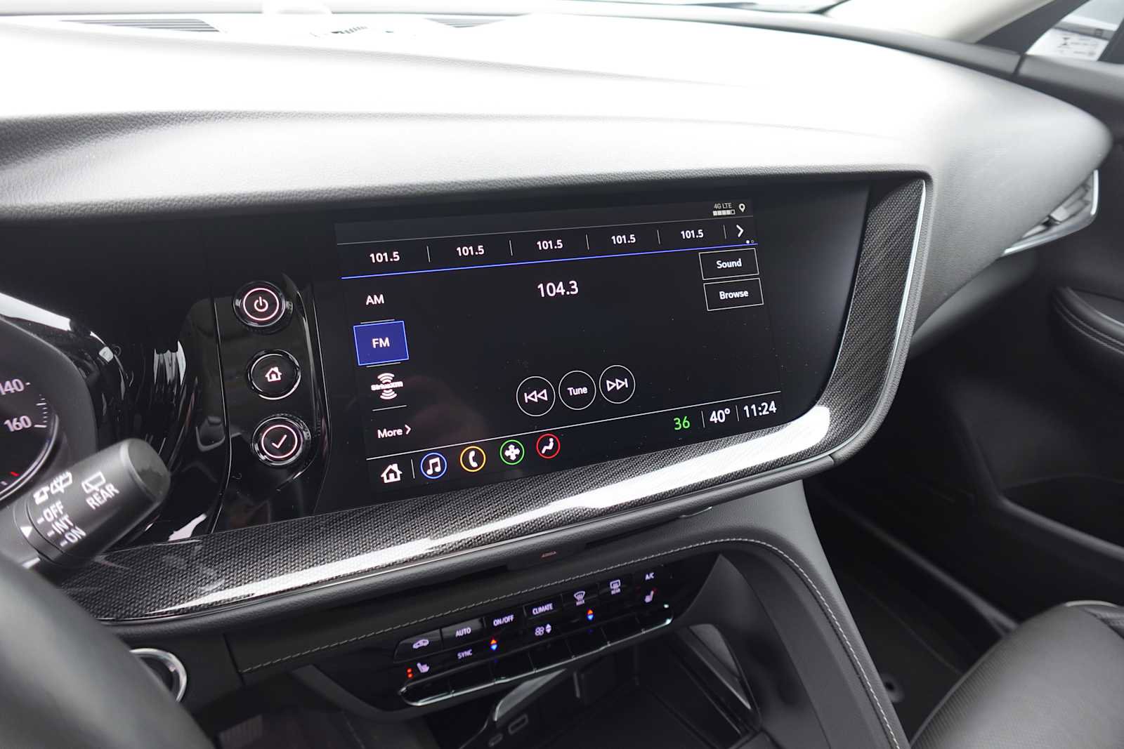 Used 2023 Buick Envision Essence image 17