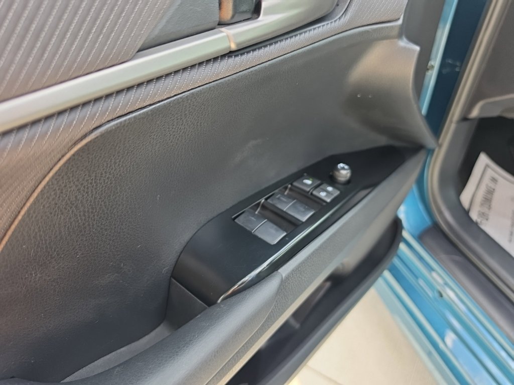 Used 2025 Toyota Camry SE FWD image 12