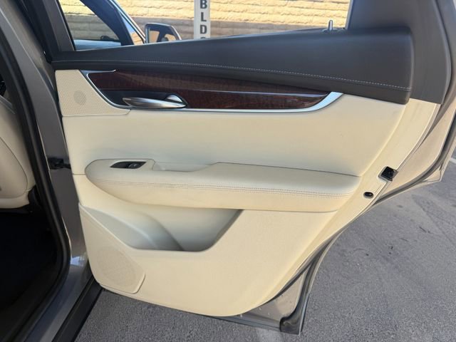Used 2017 Cadillac XT5 Premium Luxury FWD image 31