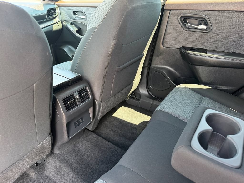 Used 2023 Nissan Rogue SV FWD image 15