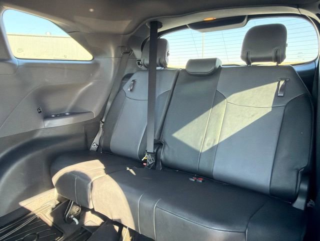 Used 2023 Toyota Sienna XSE AWD/4WD image 30
