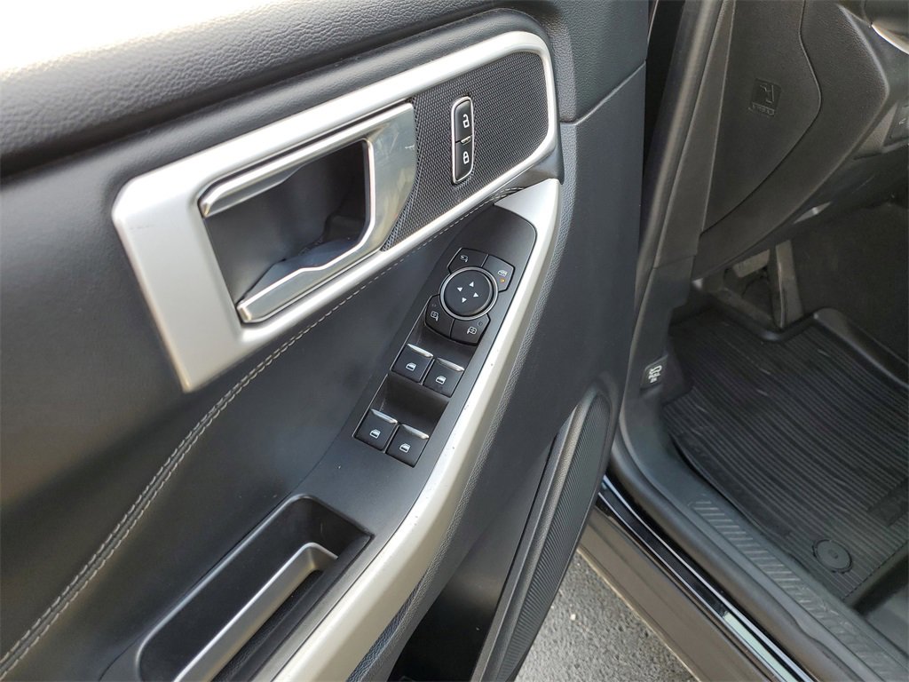 Certified 2022 Ford Explorer XLT image 17
