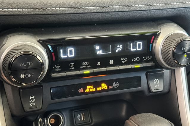 Used 2025 Toyota RAV4 XLE FWD image 25