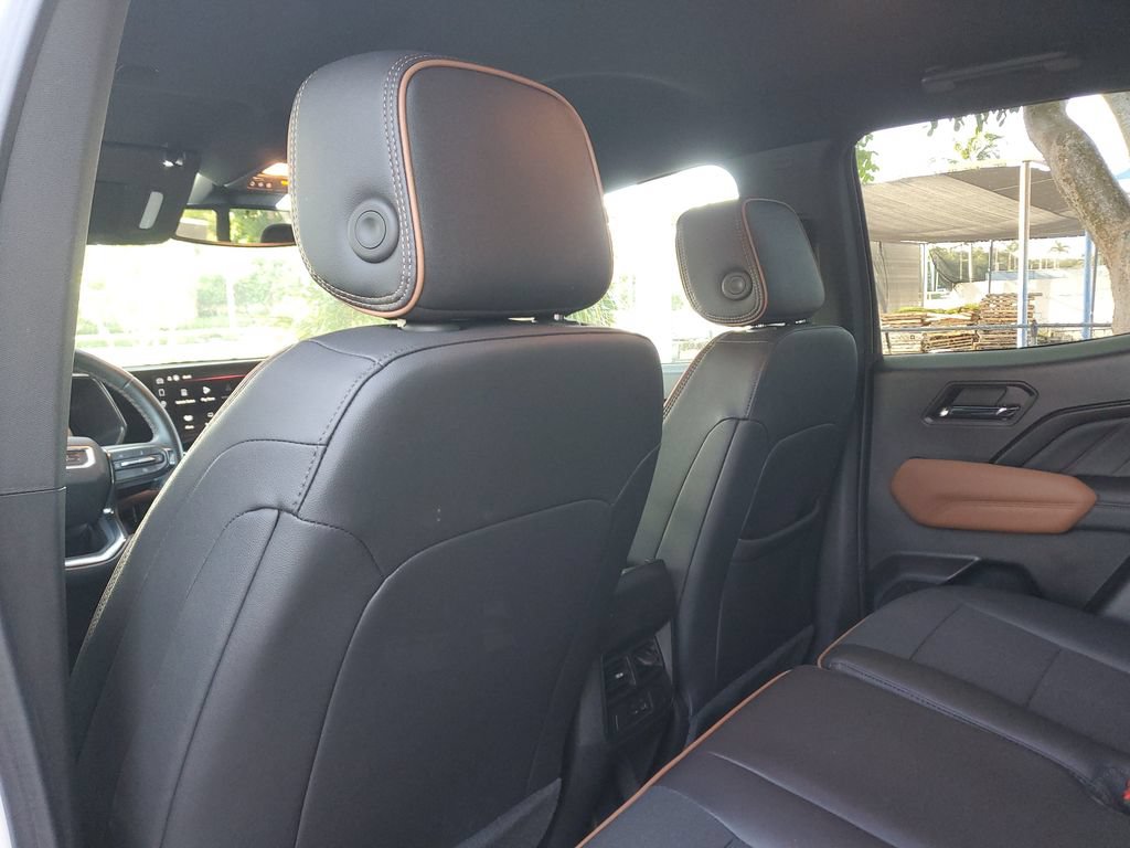 Certified 2024 GMC Canyon AT4 w/ Technology Package AWD/4WD image 15