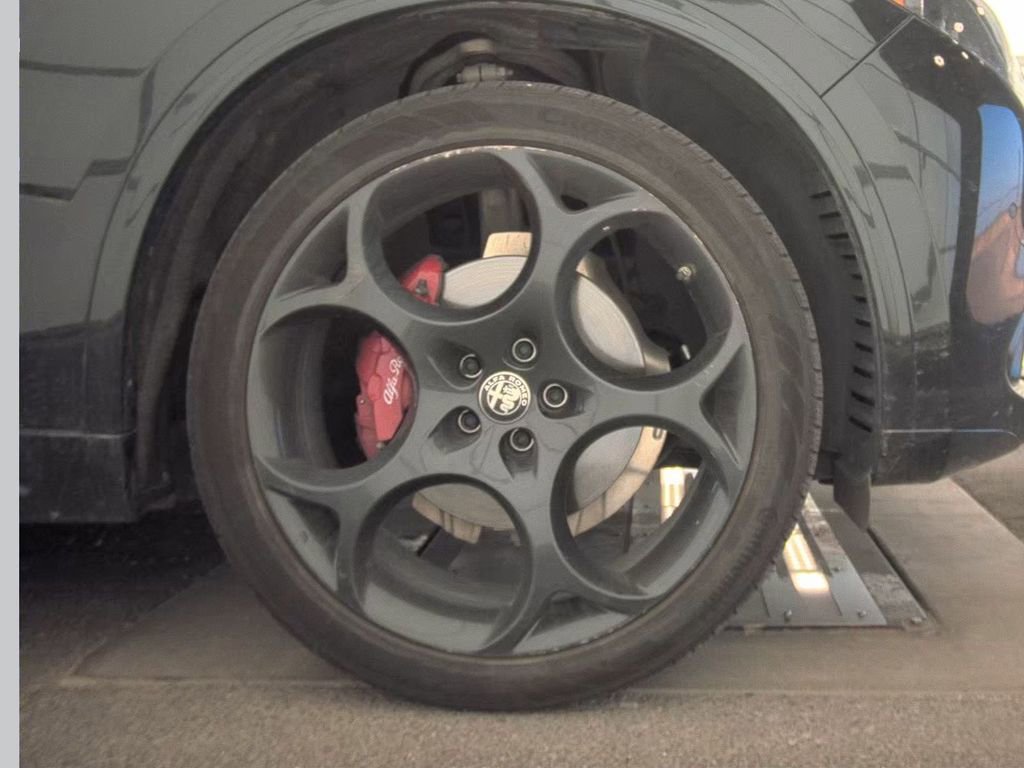 Used 2024 Alfa Romeo Stelvio Veloce AWD/4WD image 19