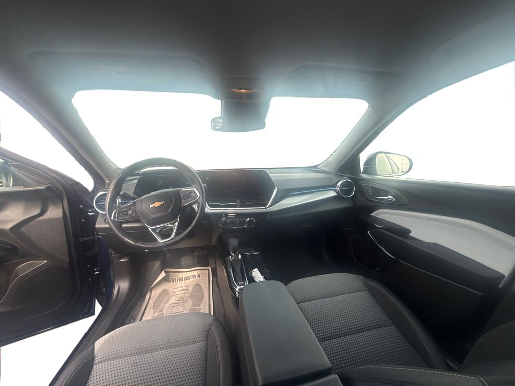 Used 2024 Chevrolet Trax LT w/ Driver Confidence Package FWD image 9