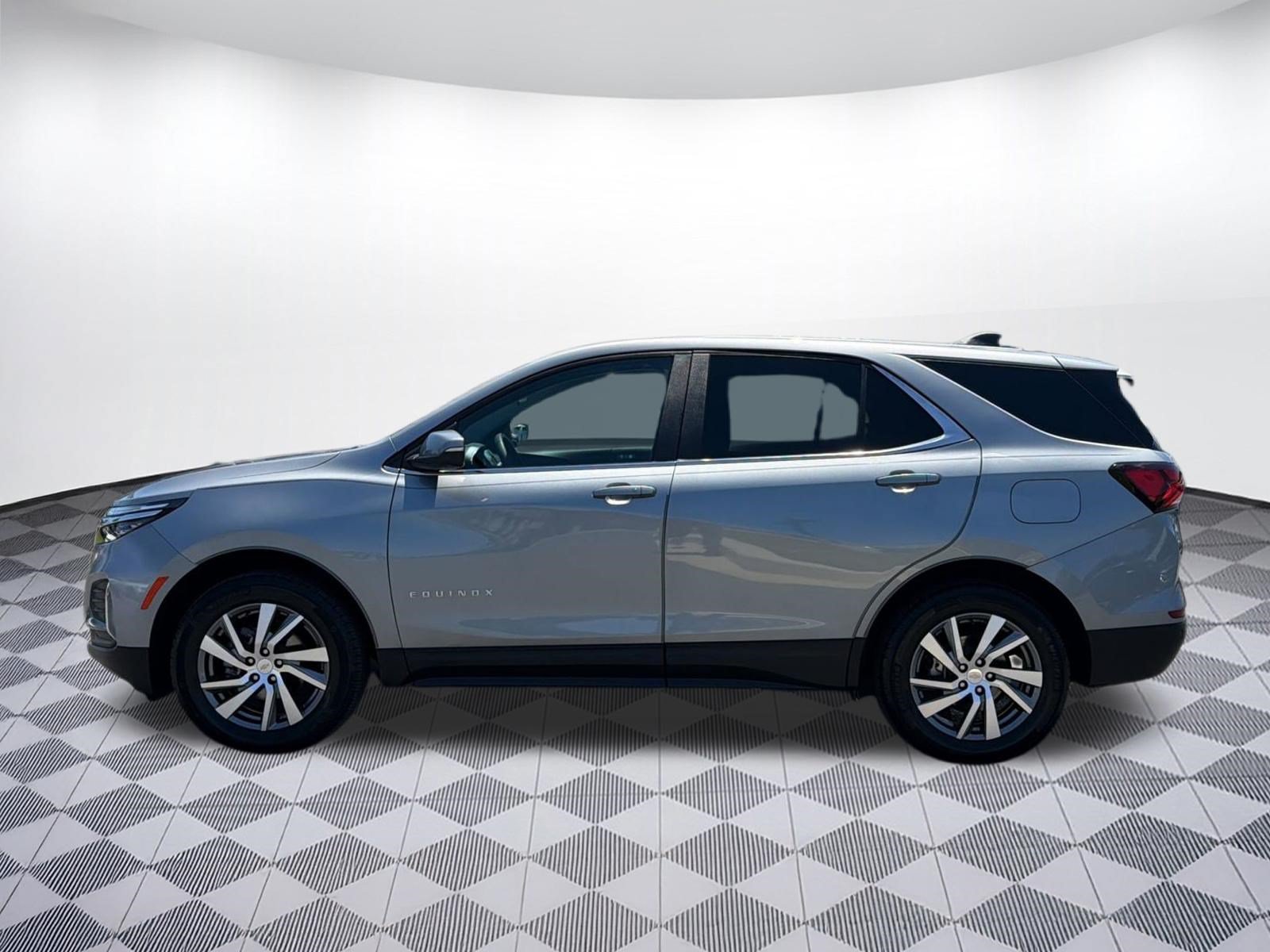 Used 2023 Chevrolet Equinox LT AWD/4WD image 2