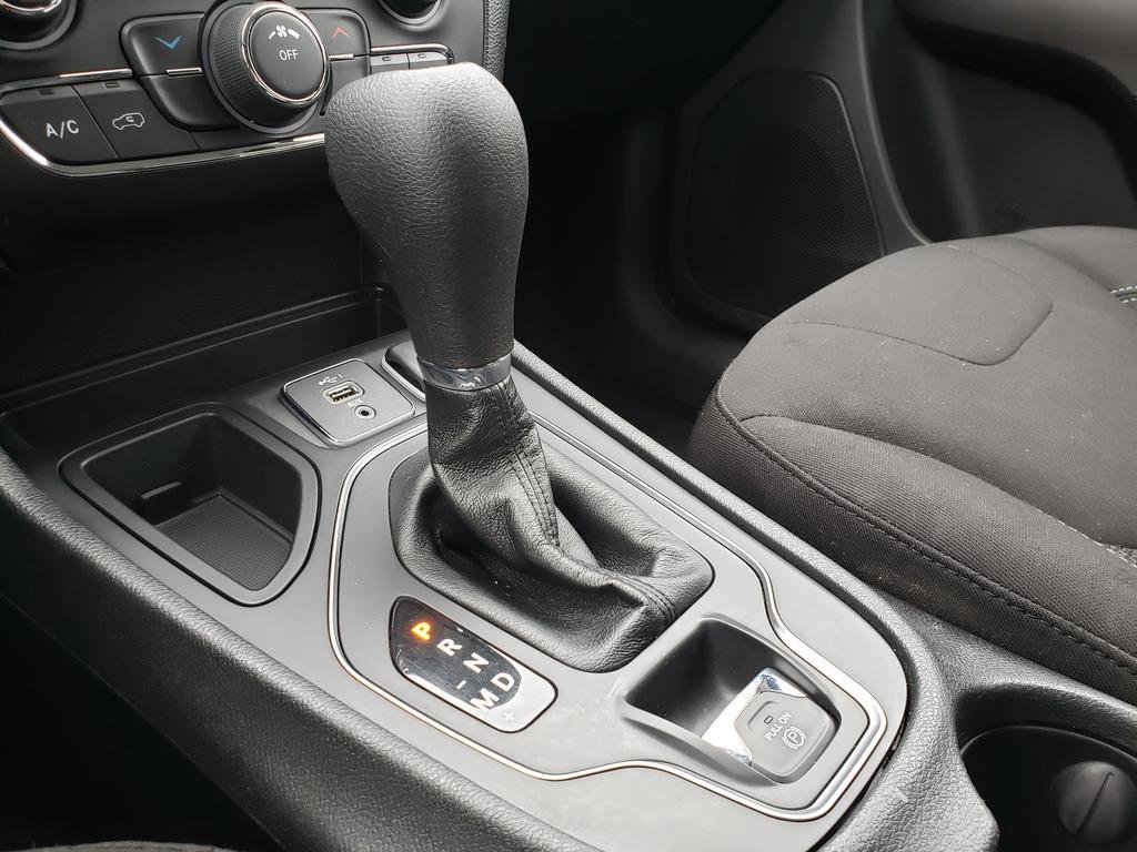 Used 2020 Jeep Cherokee Latitude w/ Cold Weather Group FWD image 24