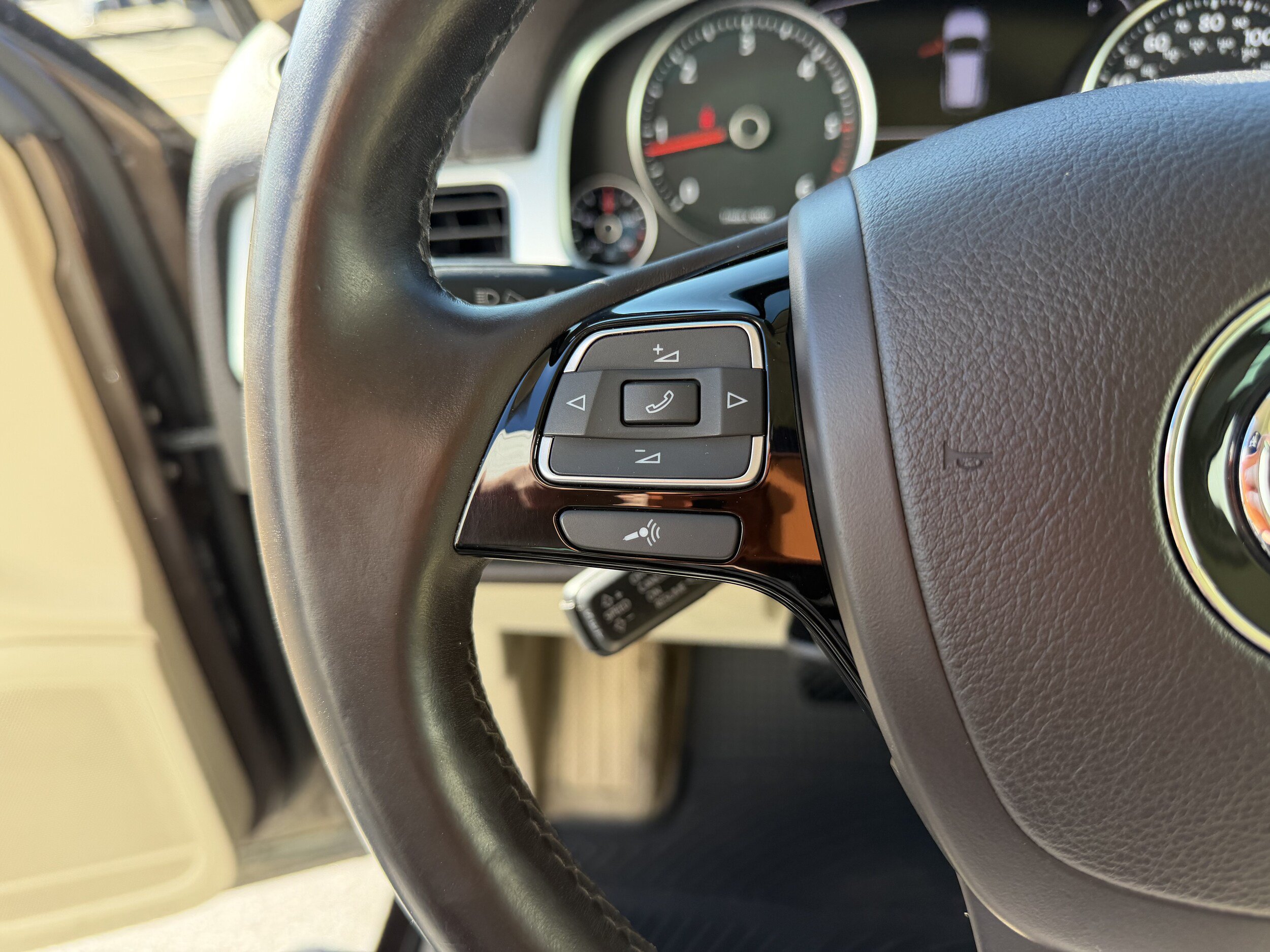 Used 2013 Volkswagen Touareg TDI AWD/4WD image 15