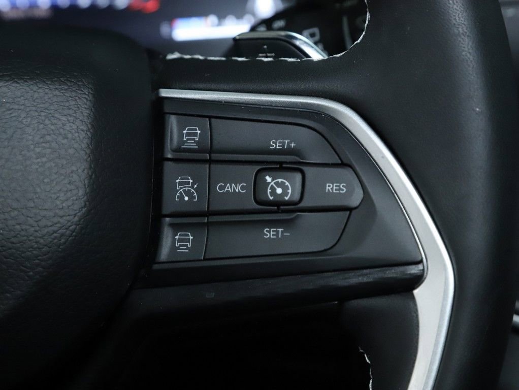 Used 2025 Jeep Grand Cherokee Laredo X image 24