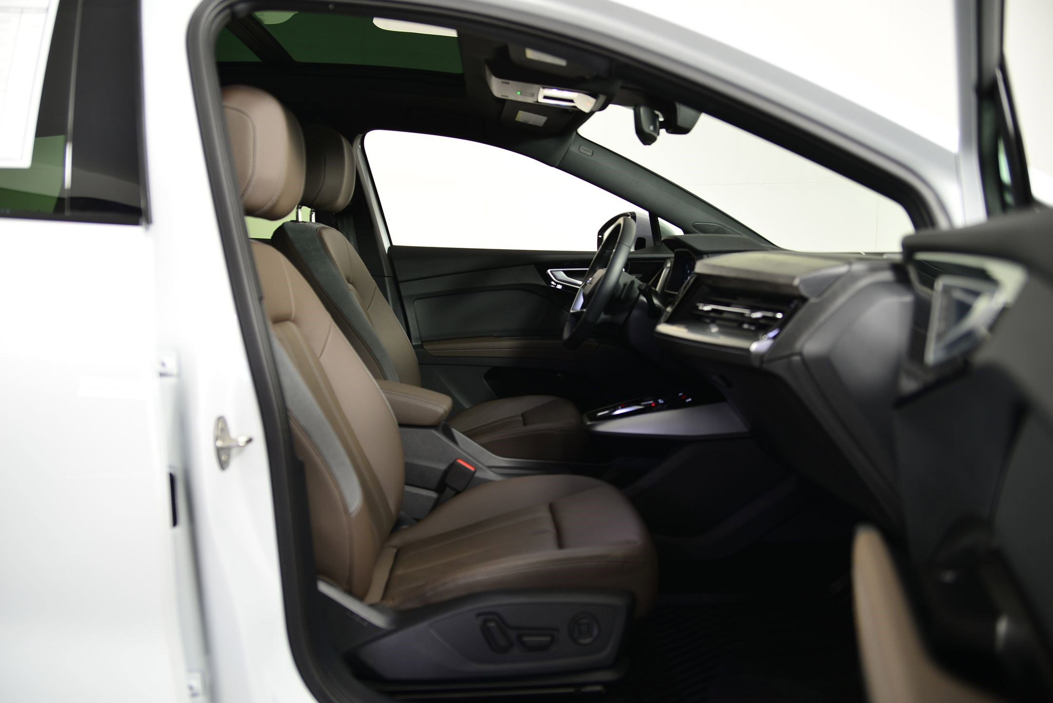 Certified 2025 Audi Q4 e-tron Premium w/ Convenience Package image 18