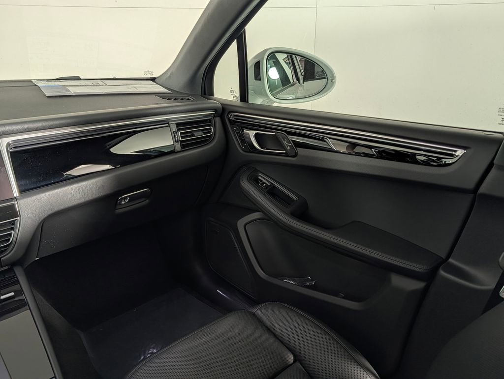 New 2026 Porsche Macan image 23