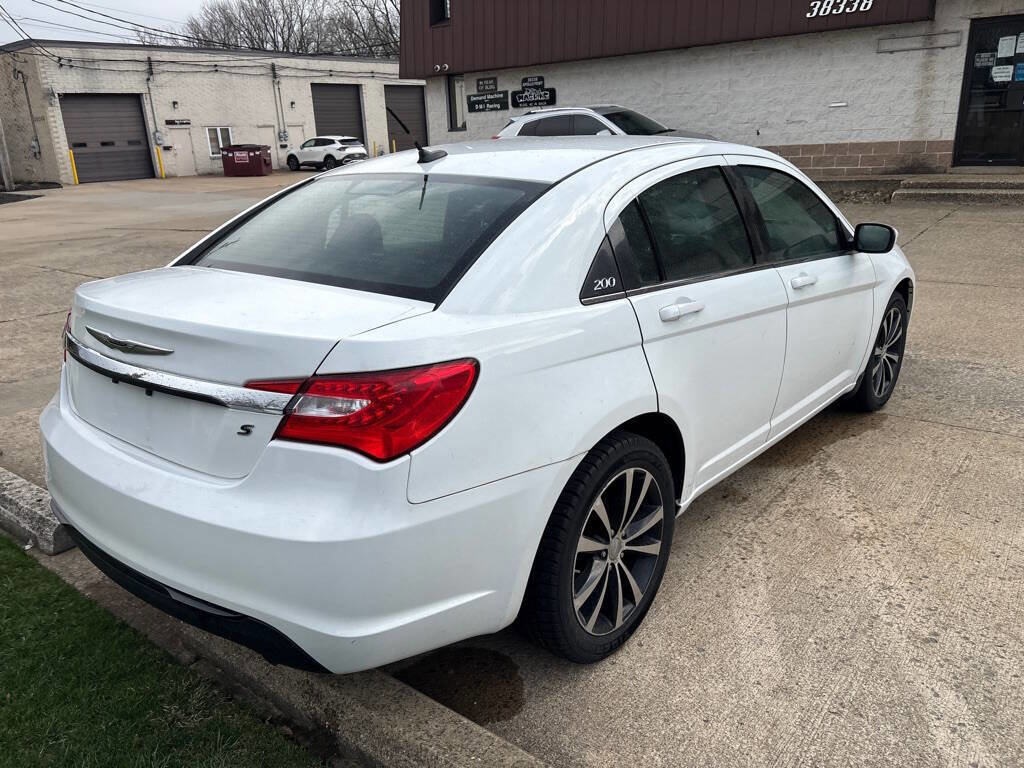 Used 2013 Chrysler 200 Touring w/ S Exterior Appearance Pkg image 7
