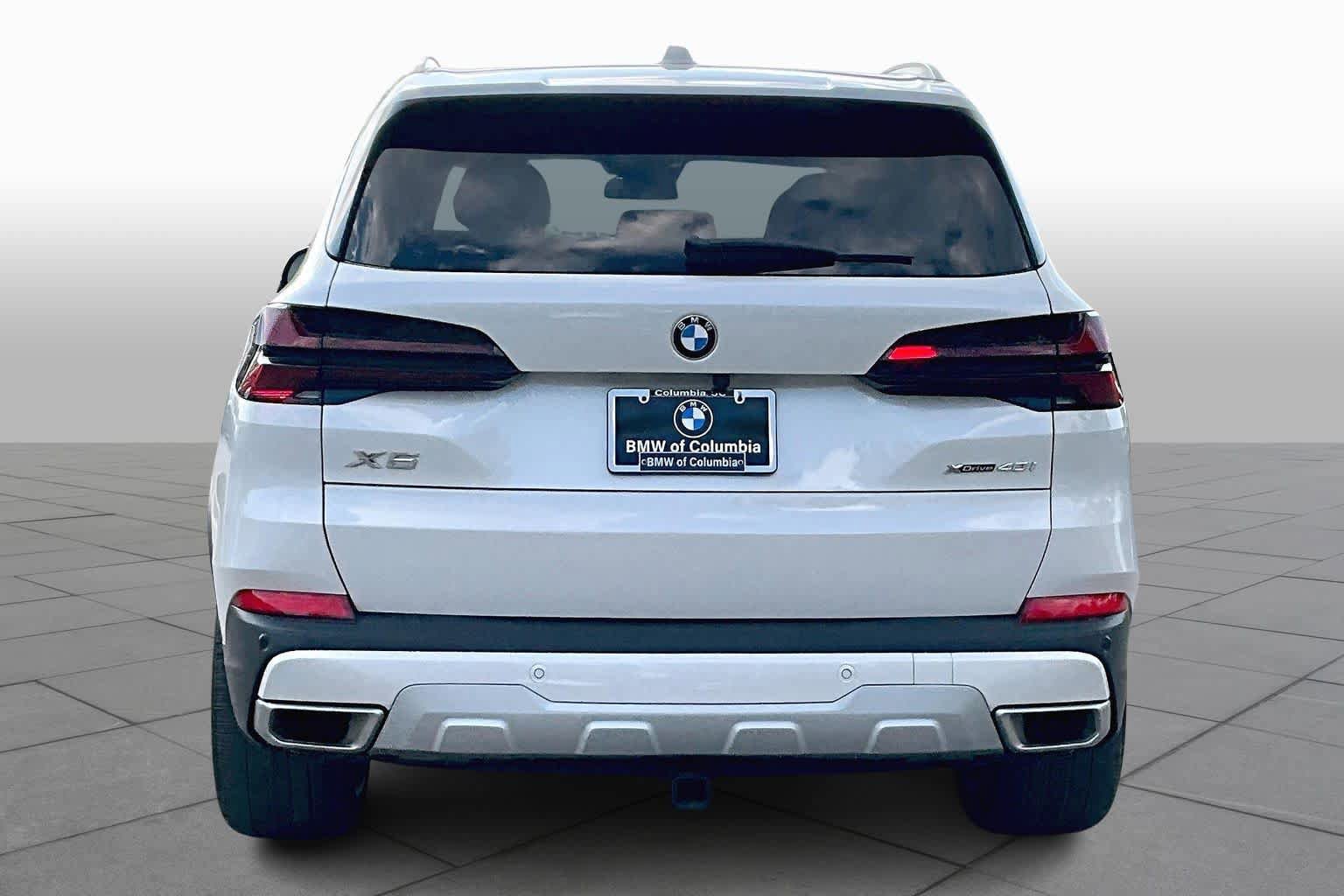 Used 2024 BMW X5 xDrive40i w/ Parking Assistance Package AWD/4WD image 4