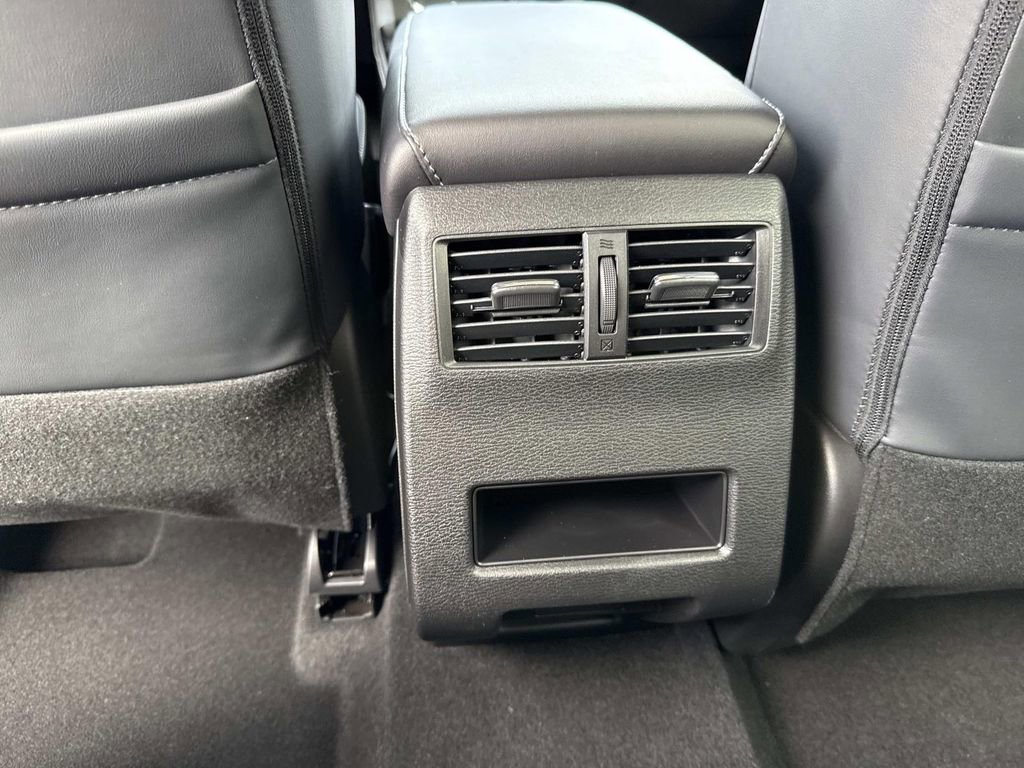 New 2026 Mitsubishi Outlander SE image 17