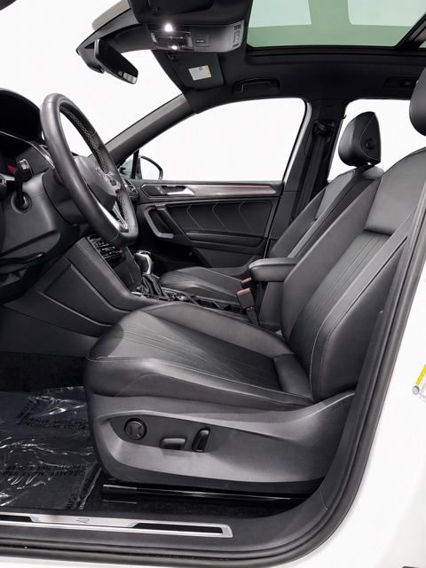 Used 2023 Volkswagen Tiguan SE R-Line AWD/4WD image 17