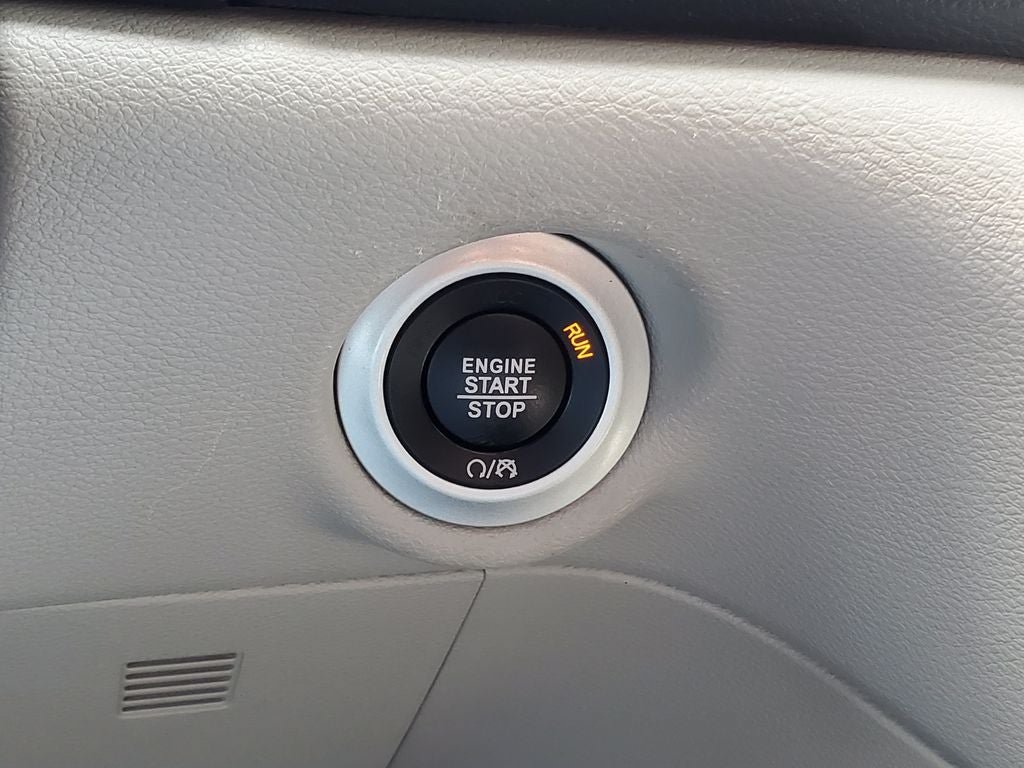 Used 2024 Chrysler Pacifica Touring-L FWD image 15