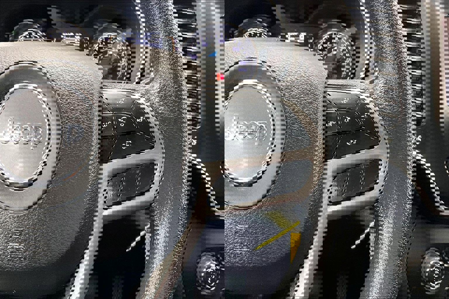 Used 2019 Jeep Cherokee Latitude w/ Popular Appearance Group image 21