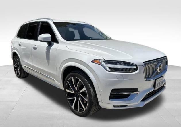 Used 2023 Volvo XC90 B6 Plus w/ Protection Package Premier AWD/4WD image 3