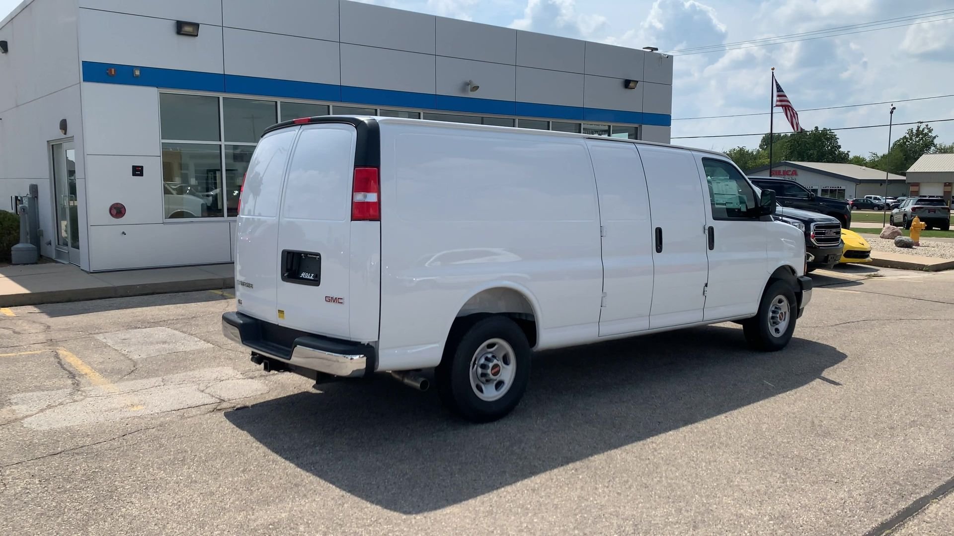 New 2025 GMC Savana 2500 Extended w/ Driver Convenience Package RWD image 32