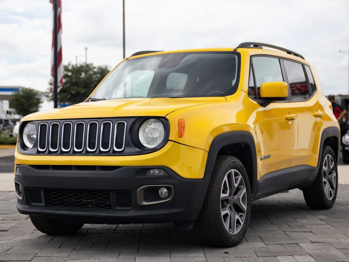 Used 2016 Jeep Renegade Latitude w/ Popular Equipment Group AWD/4WD image 6