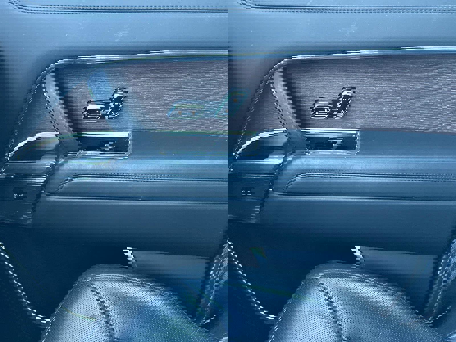 Certified 2024 Land Rover Range Rover Long Wheelbase SE image 22