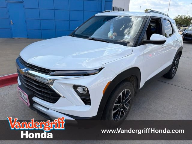 Used 2025 Chevrolet TrailBlazer LT w/ LT Cold Weather Package FWD image 1