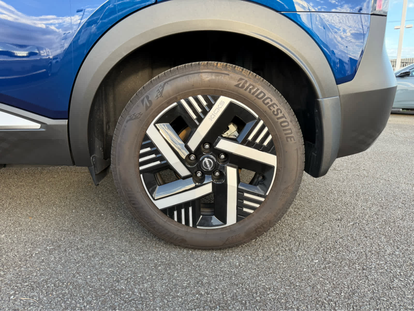 Used 2025 Nissan Kicks SV image 5