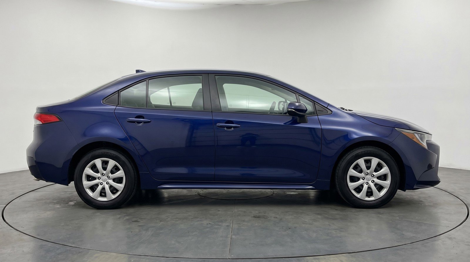 Used 2025 Toyota Corolla LE FWD image 11