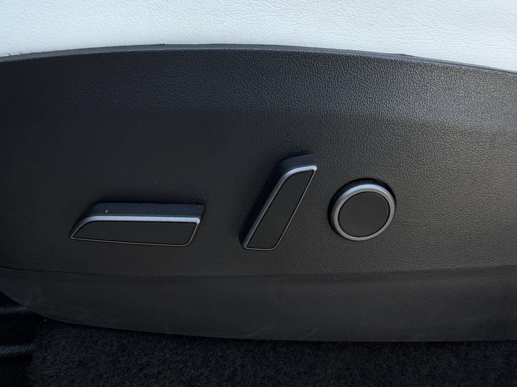 Used 2021 Tesla Model Y Long Range AWD/4WD image 24