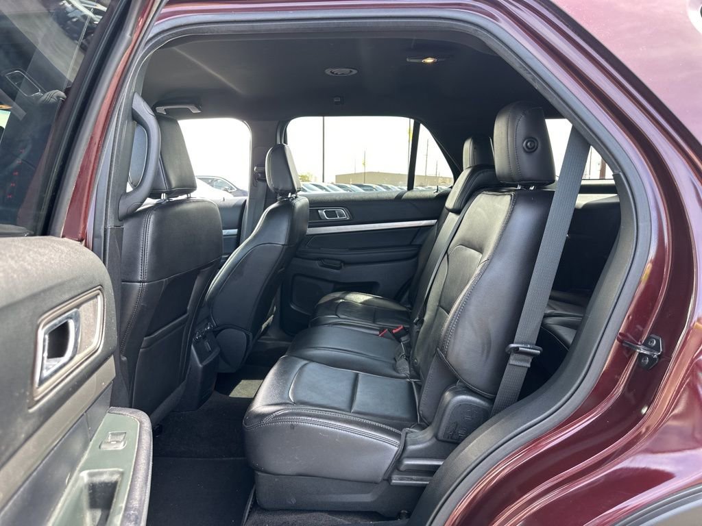 Used 2018 Ford Explorer XLT w/ Equipment Group 202A AWD/4WD image 25