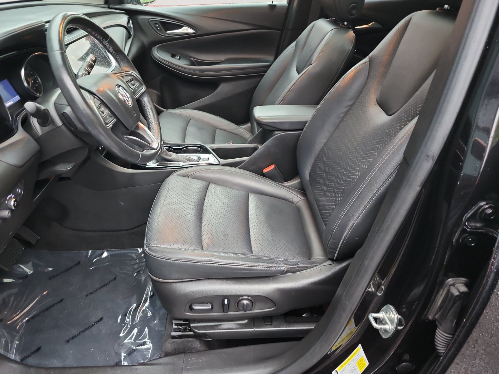 Used 2021 Buick Encore GX Essence w/ Experience Buick Package FWD image 9