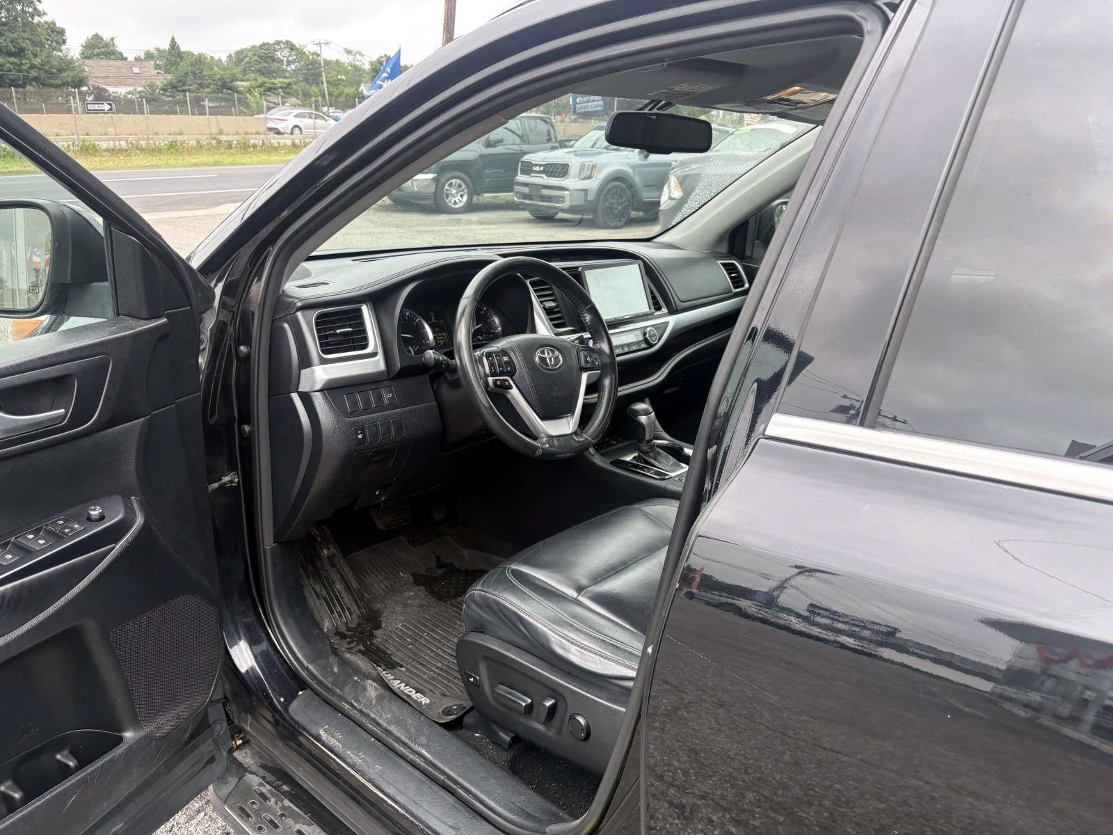 Used 2015 Toyota Highlander XLE AWD/4WD image 13