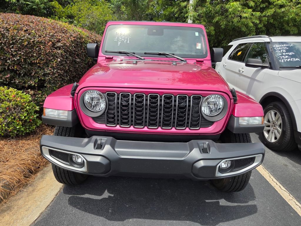 Used 2024 Jeep Gladiator Sport AWD/4WD image 2