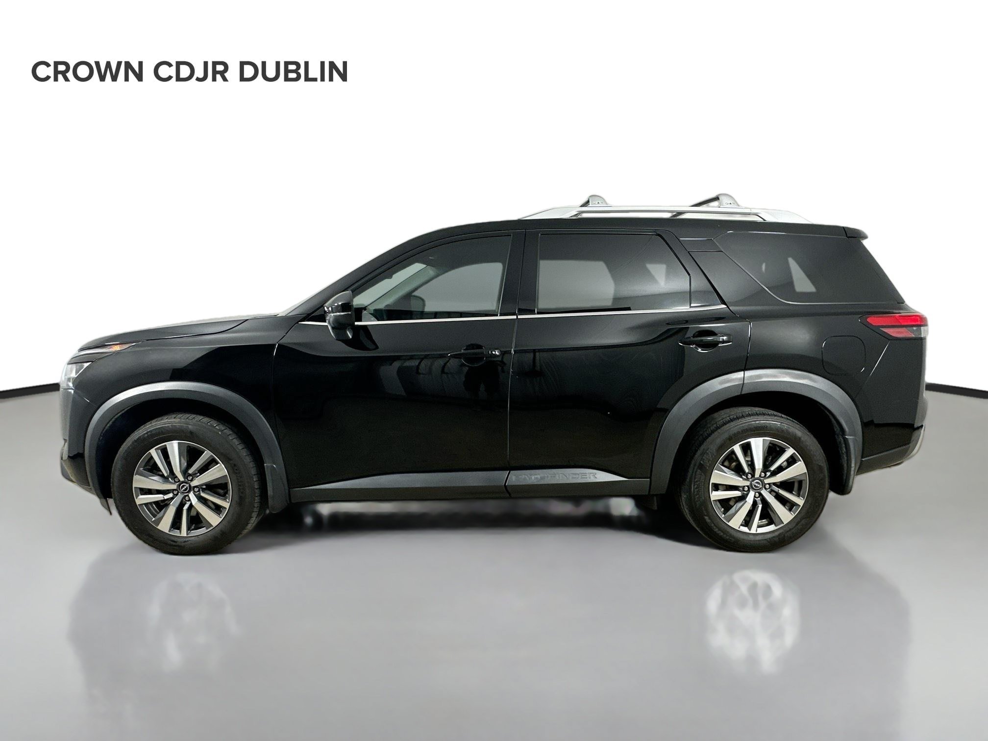 Used 2023 Nissan Pathfinder SL AWD/4WD image 9