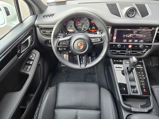 Used 2025 Porsche Macan image 16