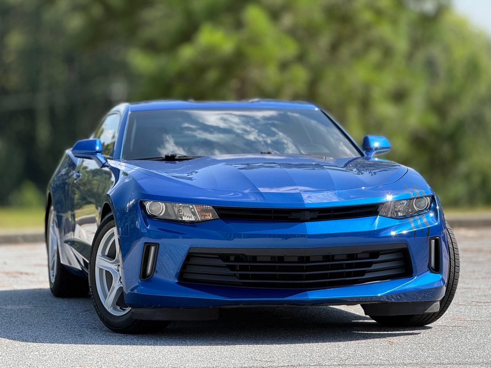 Used 2017 Chevrolet Camaro LT w/ Technology Package RWD image 4