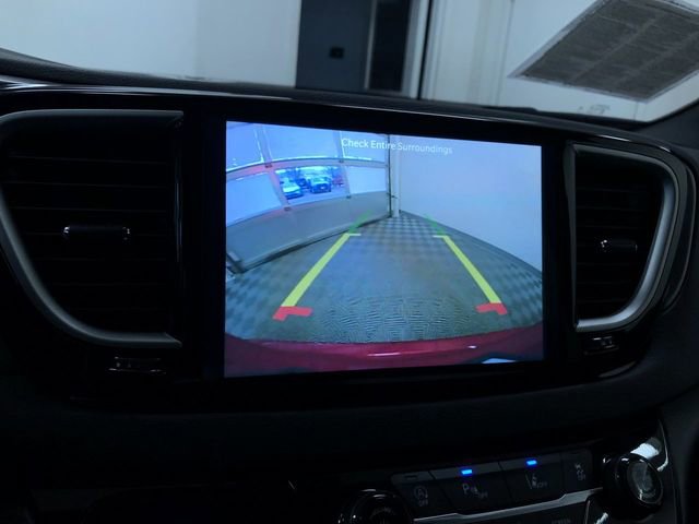 Used 2025 Chrysler Pacifica Select image 29