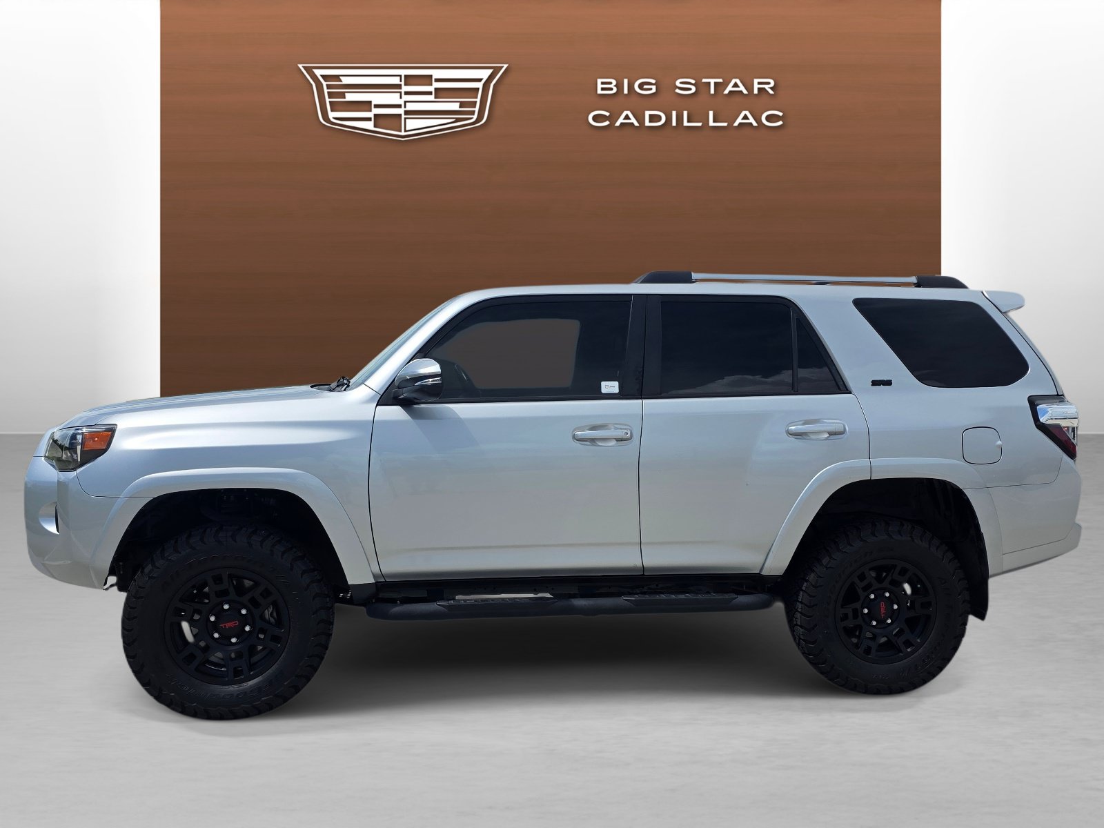 Used 2023 Toyota 4Runner SR5 Premium w/ Moonroof Package AWD/4WD image 2