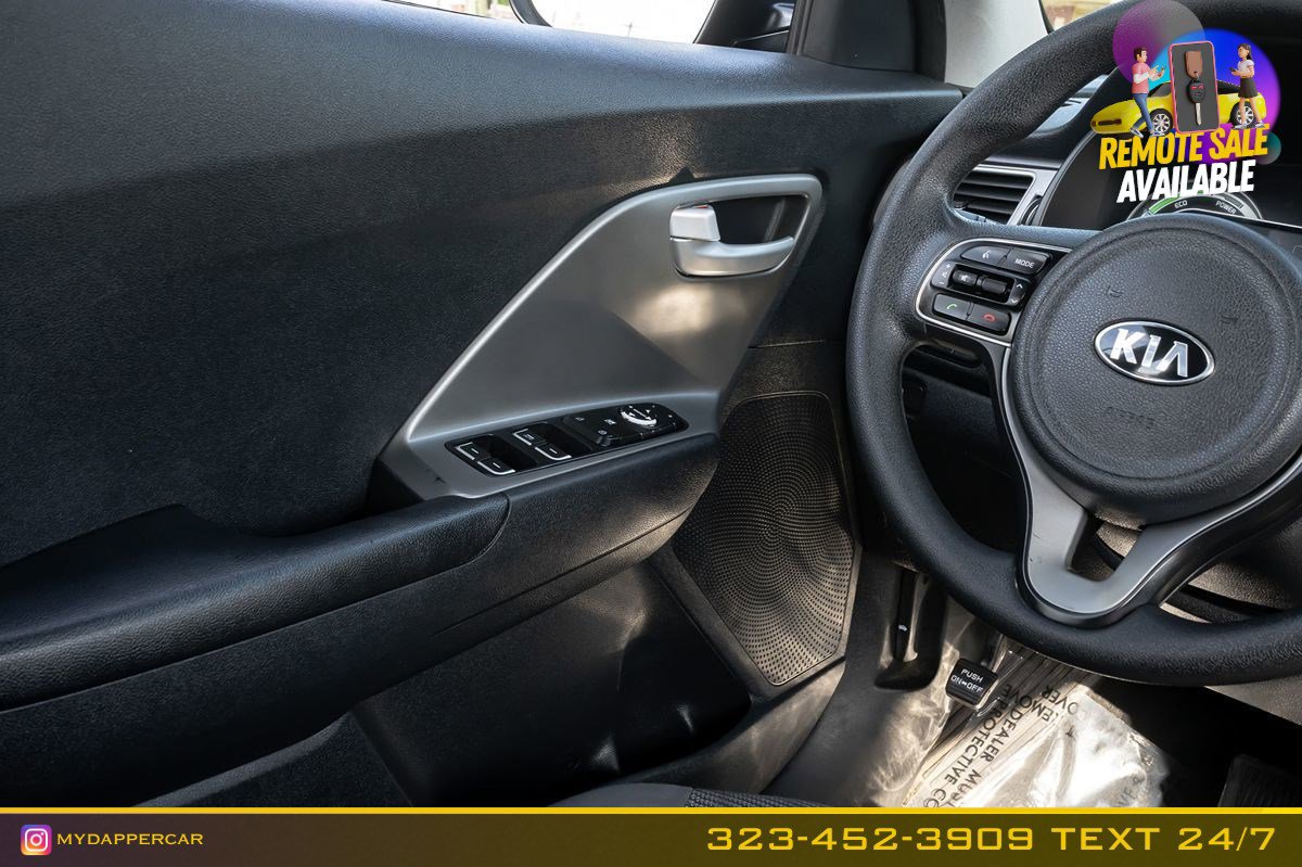 Used 2018 Kia Niro LX image 16