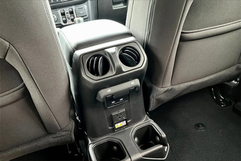 Used 2023 Jeep Wrangler Sahara image 10