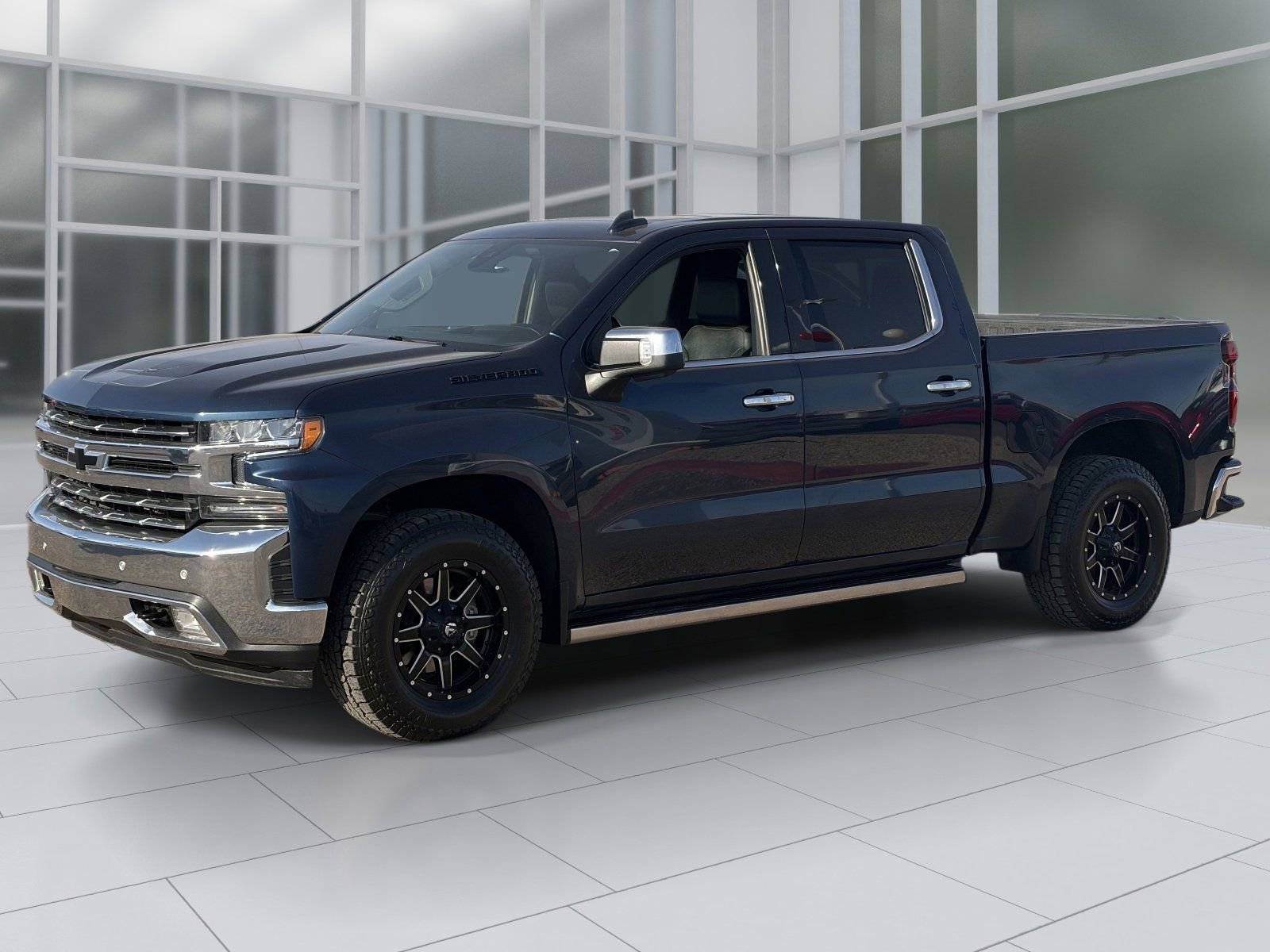 Used 2021 Chevrolet Silverado 1500 LTZ w/ Technology Package AWD/4WD image 2